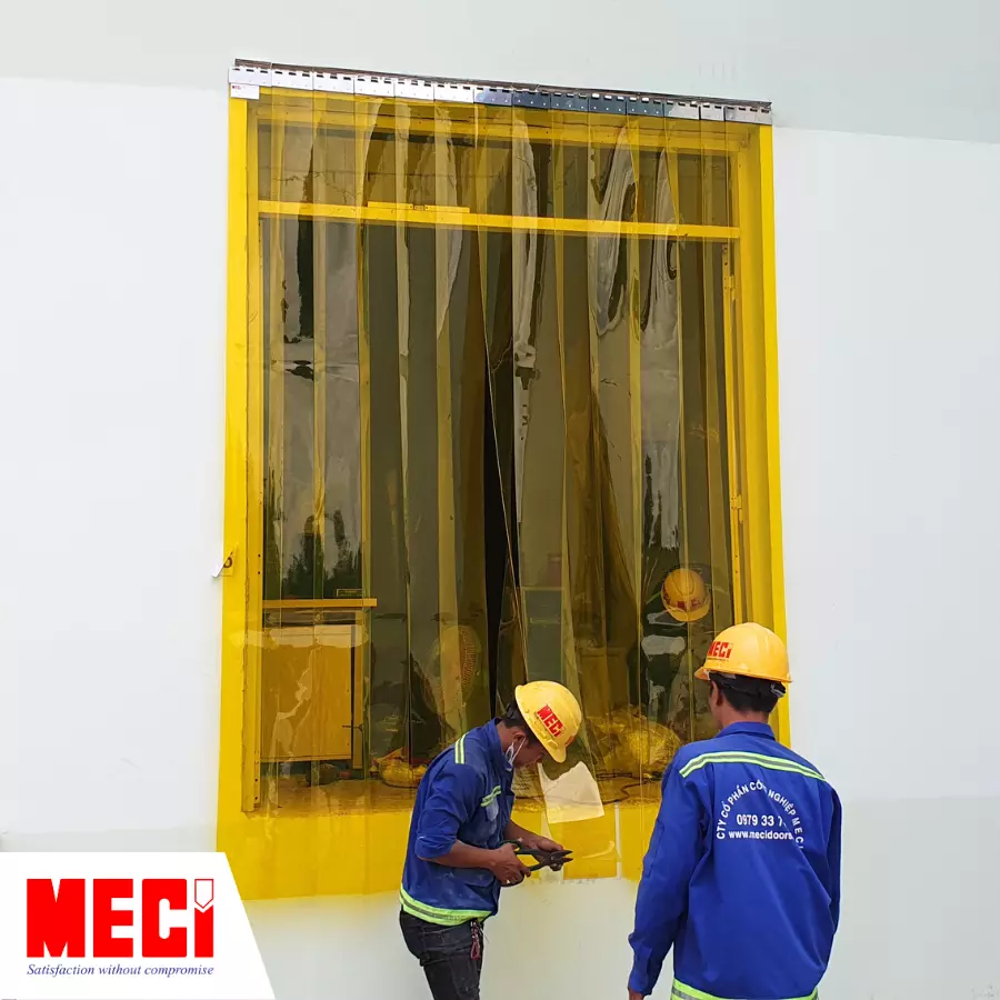 Kỹ thuật MECI với rèm nhựa PVC cố định màu vàng