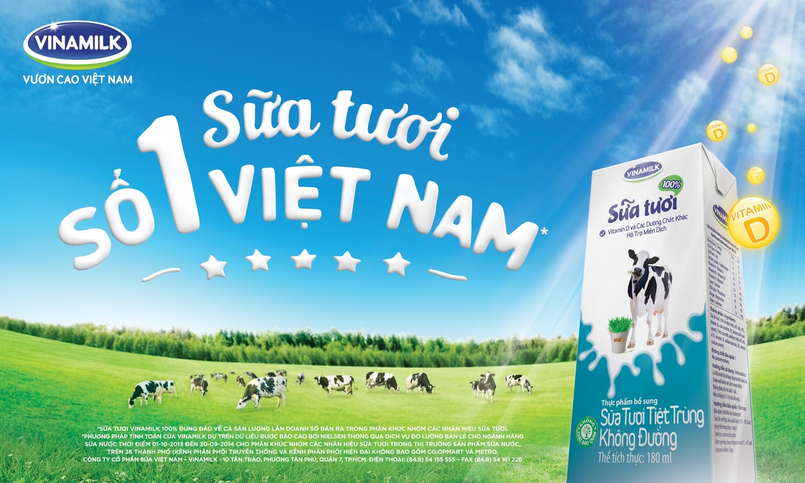 Logo và câu slogan quen thuộc, cánh đồng cỏ xanh mướt và sản phẩm sữa tiêu biểu của Vinamilk