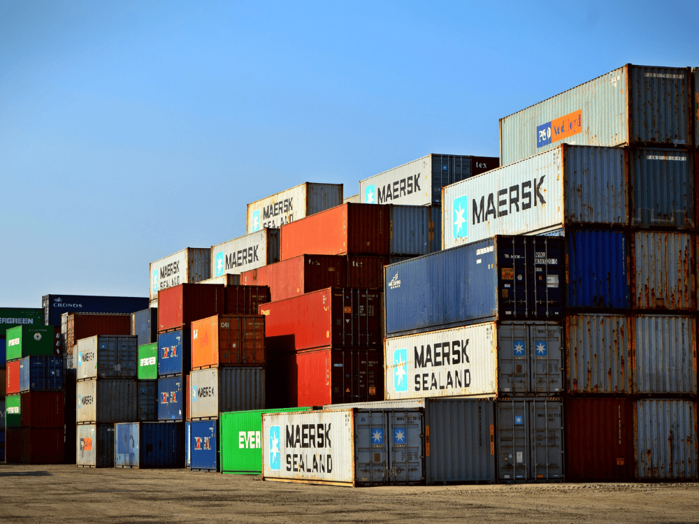 Định nghĩa POL là gì trong xuất nhập khẩu Container được xếp ngay ngắn và đánh dấu phân loại tại cảng.