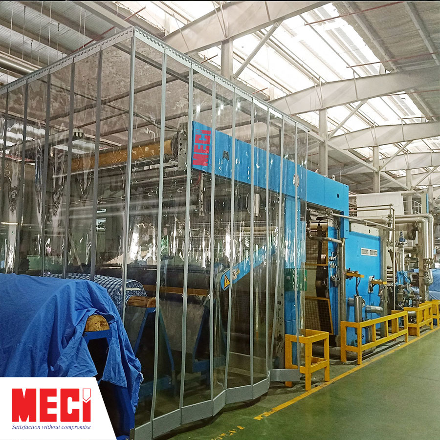 Rèm nhựa nam châm kín khít được lắp đặt tại khu vực máy móc của Luthai