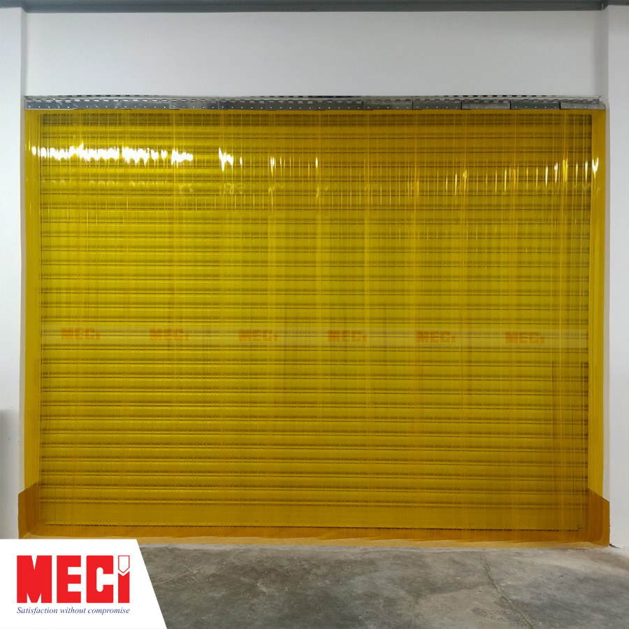 rèm nhựa pvc màu vàng trong tại cửa kho lạnh