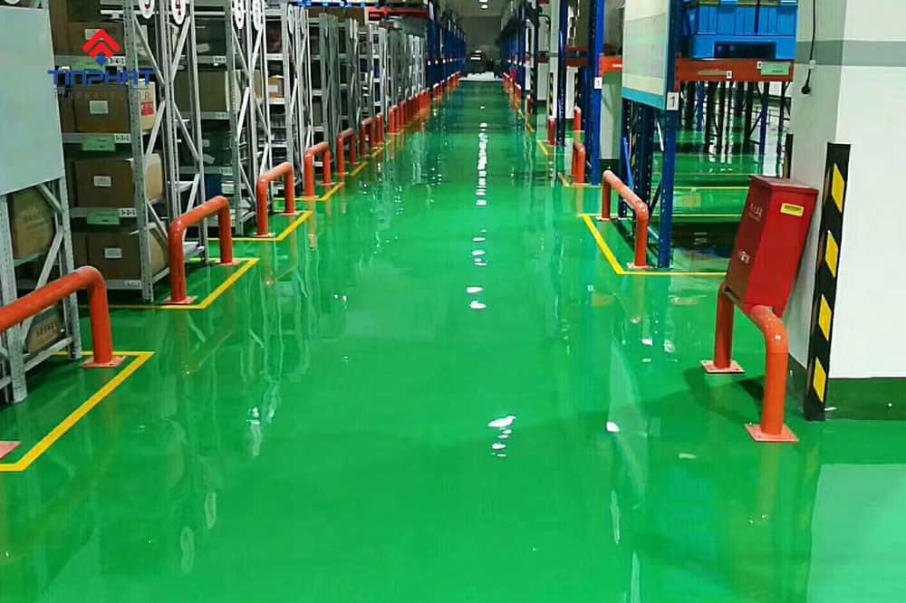 Mặt sàn nhà xưởng được sơn epoxy màu xanh lá