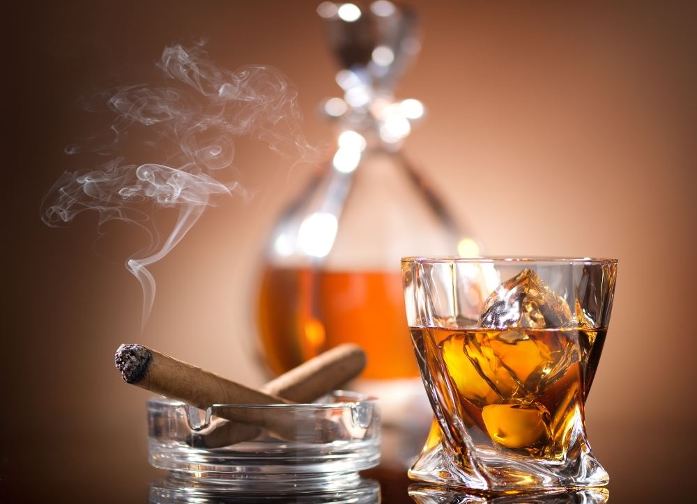 Một số sản phẩm chịu thuế gián thu: Thuốc lá, rượu…