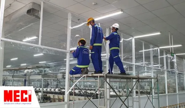 Ảnh công trình tại Luthai, các anh kỹ thuật đang lắp đặt.