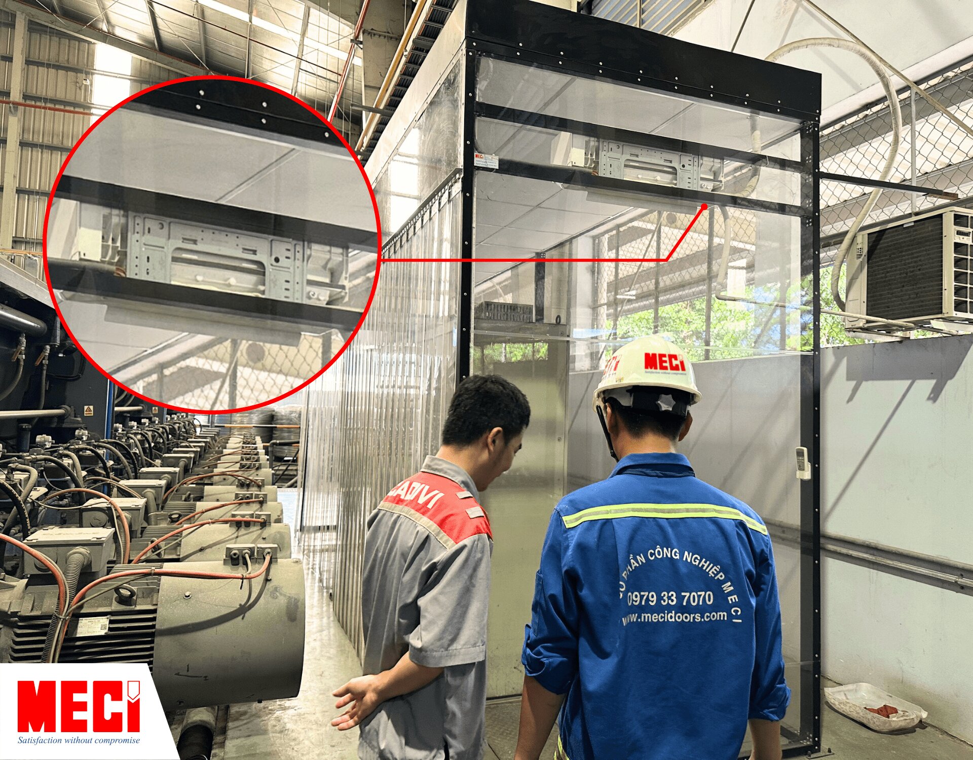 nhân viên MECI và CADIVI đang đứng trước sản phẩm, bên trên là một hình tròn đỏ phóng to hình ảnh máy lạnh bên trong sản phẩm