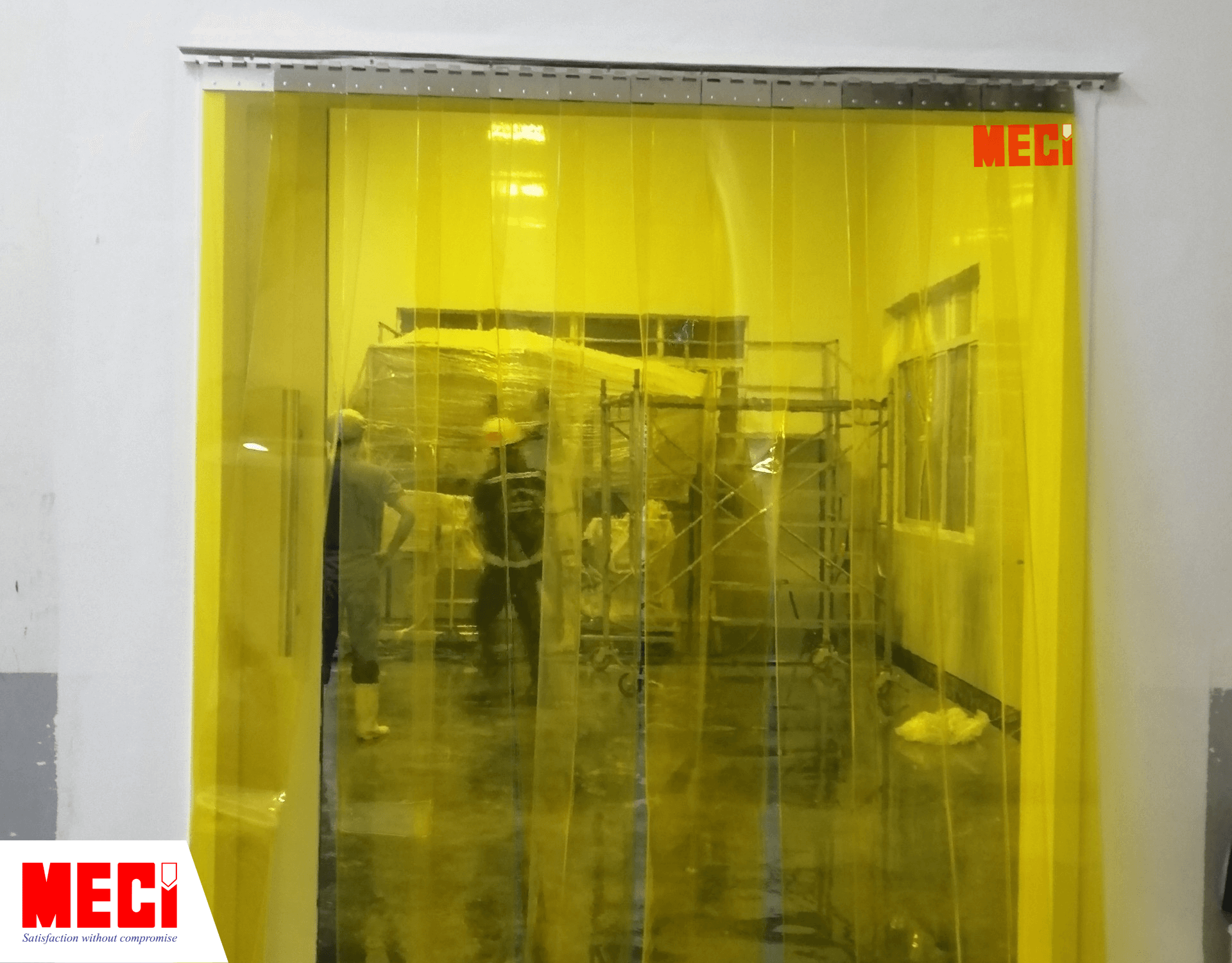 Rèm nhựa PVC màu vàng lắp tại vị trí lưu trữ nguyên liệu