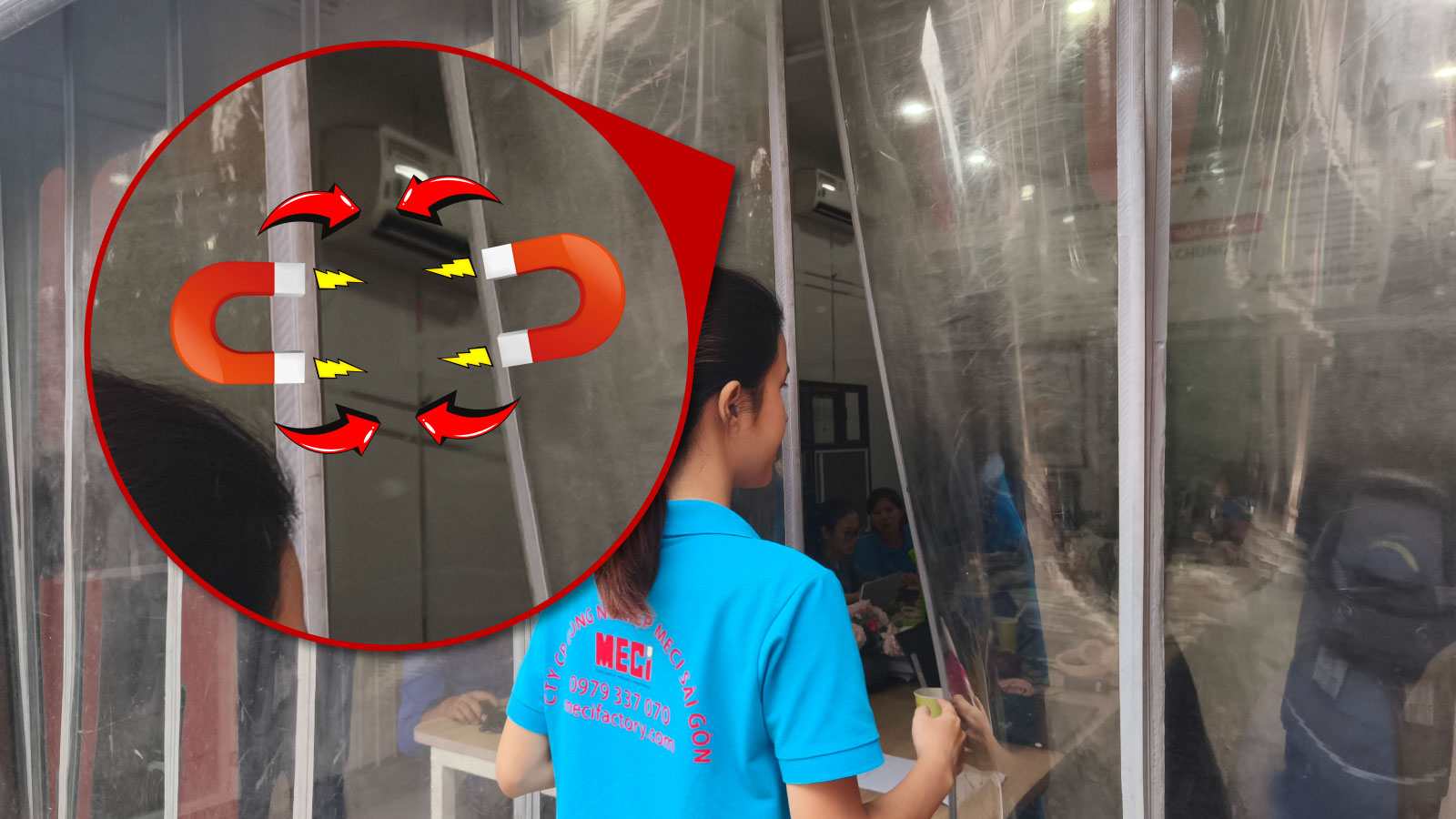 Mô phỏng rèm nhựa nam châm kín khít sau khi vật thể di chuyển qua