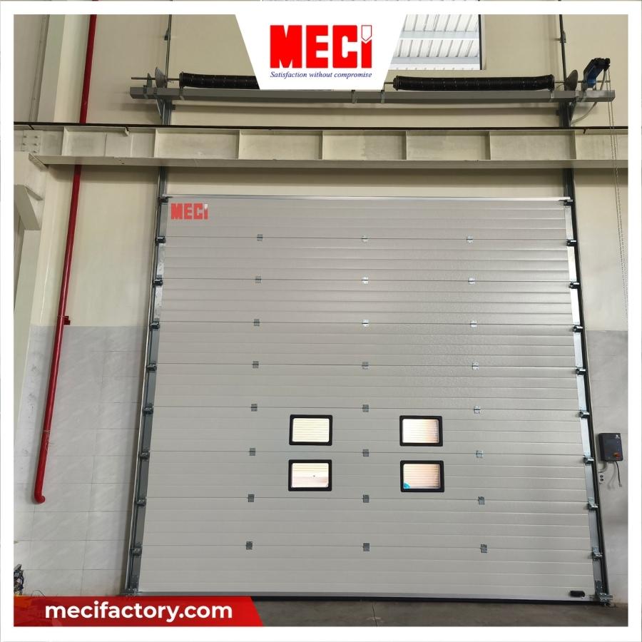 Cửa trượt trần tại nhà máy bao bì nhựa Duy Nguyễn