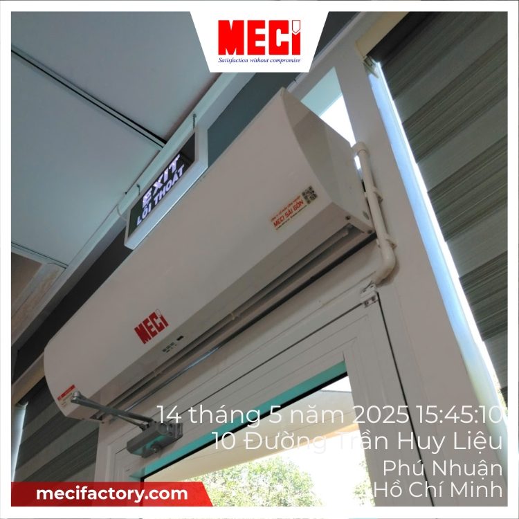 quạt cắt gió ngăn côn trùng tại cửa phụ bệnh viện An Sinh