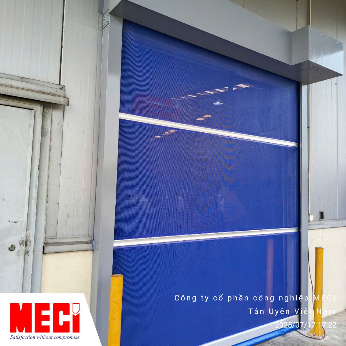 Hình ảnh cửa cuốn chậm dạng lưới tại nhà máy Red River Foods Việt Nam