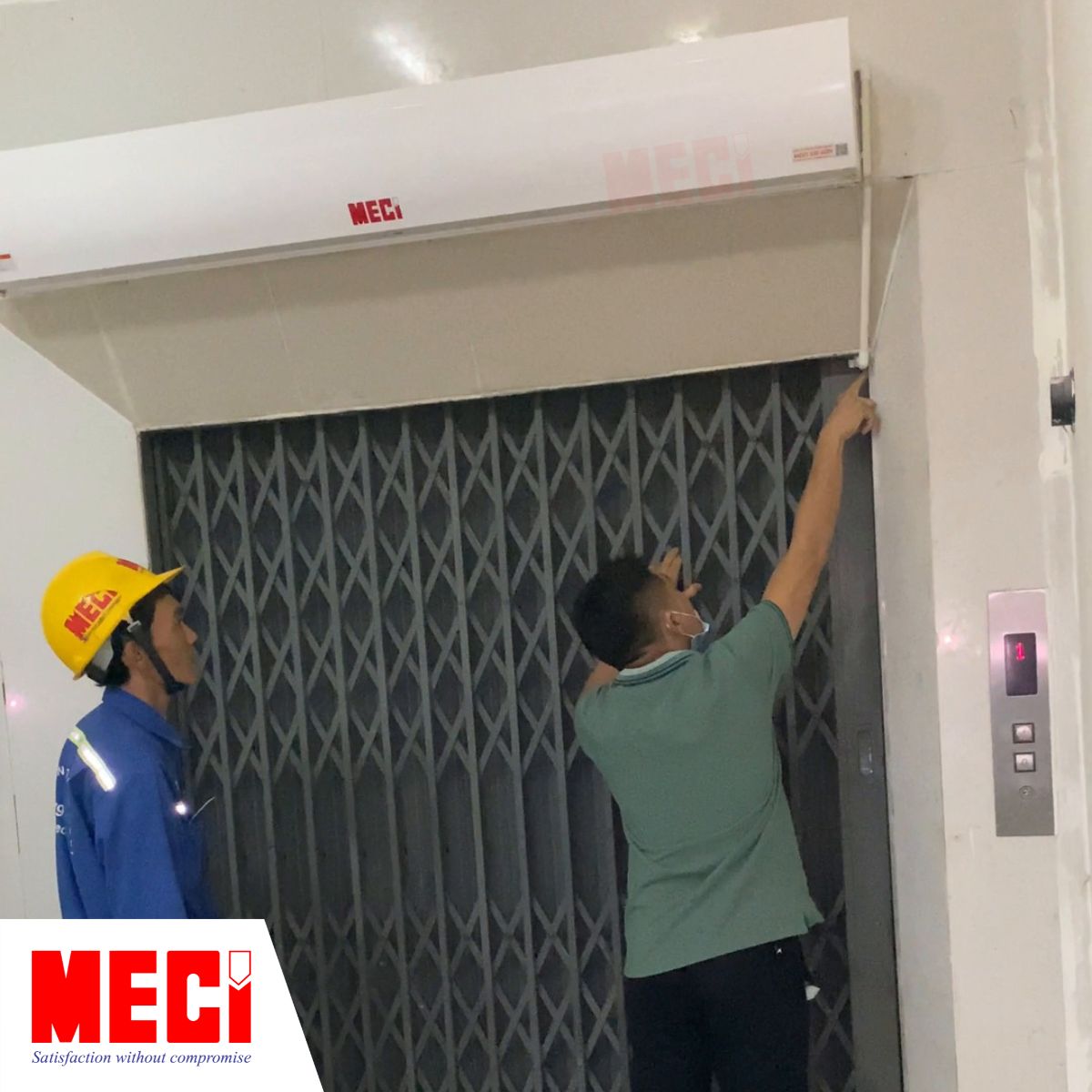 nhân viên Tân Nhất Hương đang thực hiện kiểm tra, nghiệm thu quạt cắt gió MECI