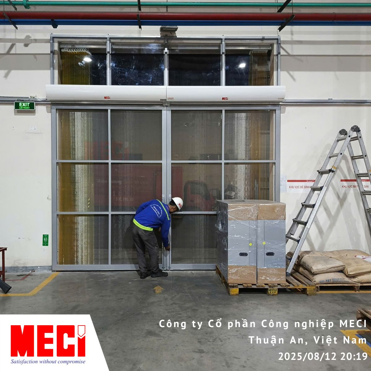 Kỹ thuật MECI đang kiểm tra chất lượng 3 giải pháp tại nhà máy Điện Quang